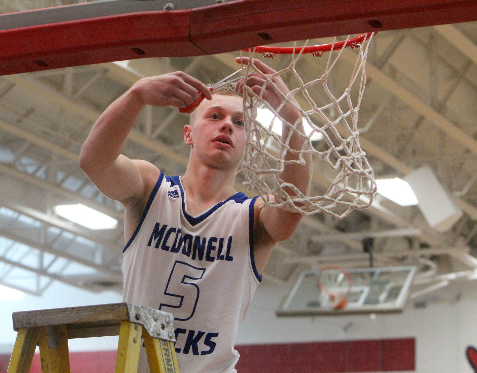 McDonell boys basketball vs Luck at Chi-Hi 3-9-19